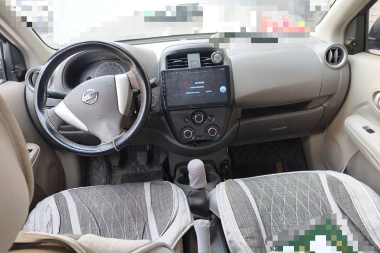 Used Nissan Sunny 2014 1.5XE Manual Comfort Edition Center Console