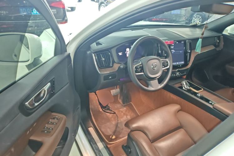 Used Volvo XC60 2024 B5 4x4 Smart Luxury Edition
