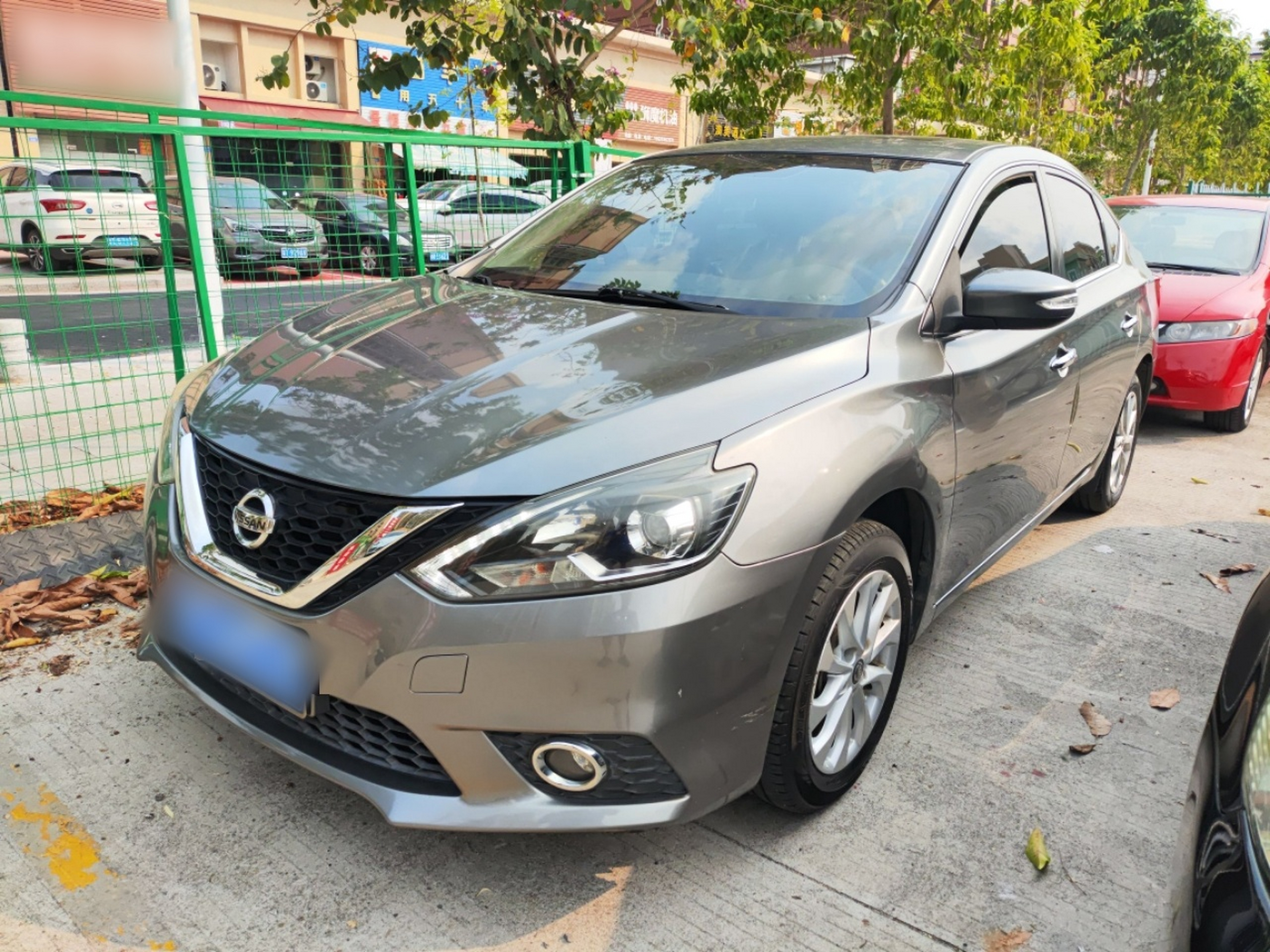 Под передней частью автомобиля