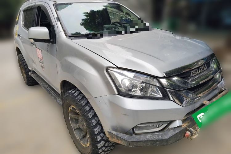 Used Isuzu mu-X 2017 3.0T Four-Wheel Drive Automatic Luxury 7-Seater China V Emission Standard
