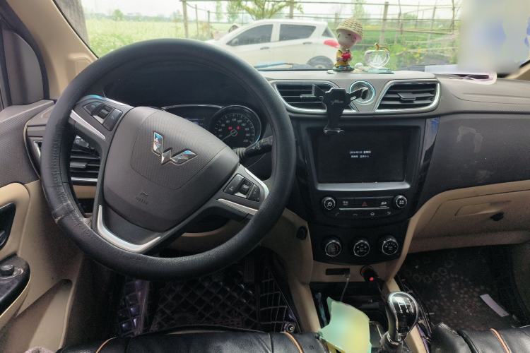 Used Wuling Hongguang 2016 1.5L S1 Deluxe Model China V-standard Steering Wheel