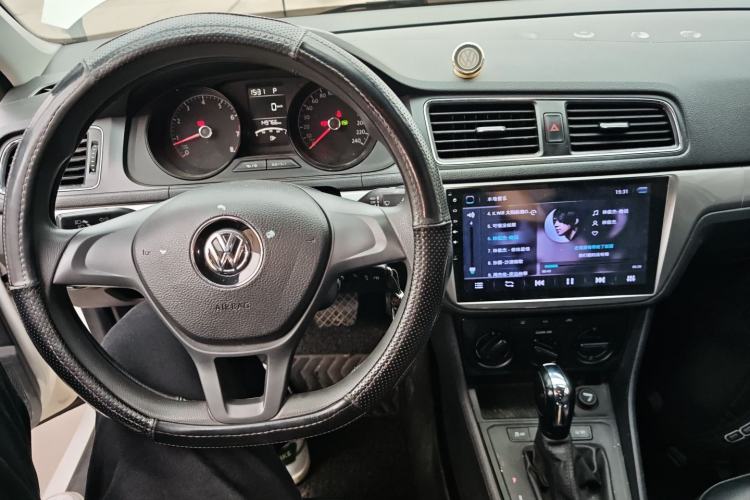 Used Volkswagen Lavida 2015 1.6L Automatic Fashion Edition Center Console