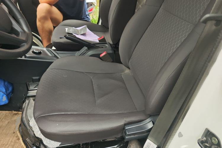 Used CHANGAN KAICHENG Ruixing EM80 2025 Passenger Version Comfort Edition 6-Seater 300 km Dual-Swing Doors
