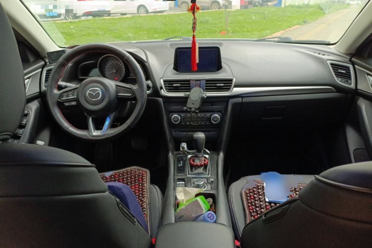 Used Mazda 3 Axela 2017 Sedan 1.5L Automatic Luxury Model China VI Standard Center Console