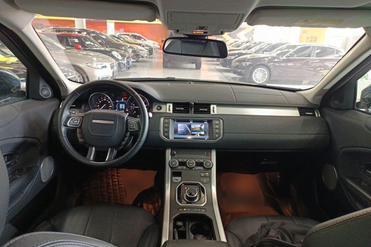 Used Land Rover Range Evoque 2017 2.0T SE Smart Glow Edition Center Console
