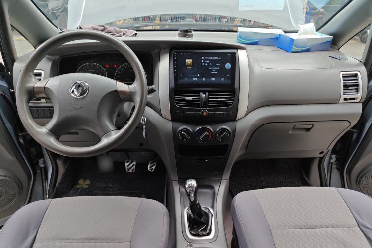 Used Dongfeng Shuaike 2011 1.6L Manual Comfort 7-Seater Center Console