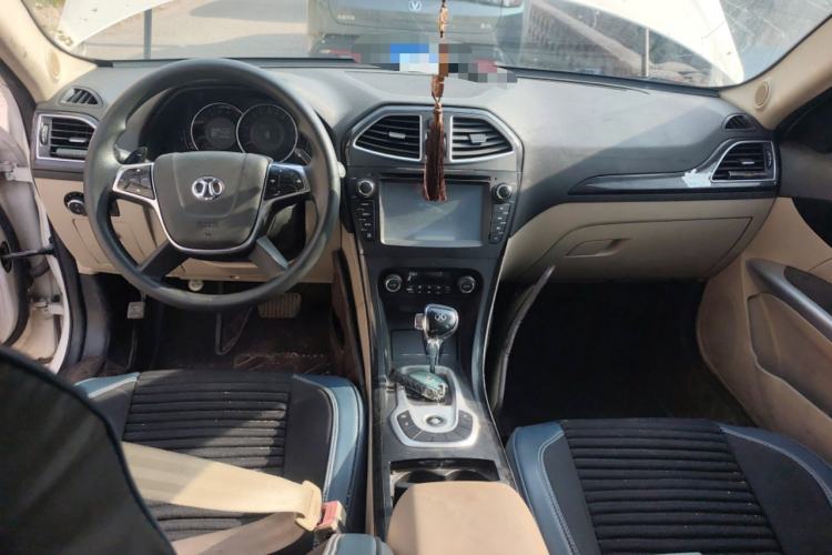 Used BAIC Senova D70 2013 2.0T Comfort Edition Center Console