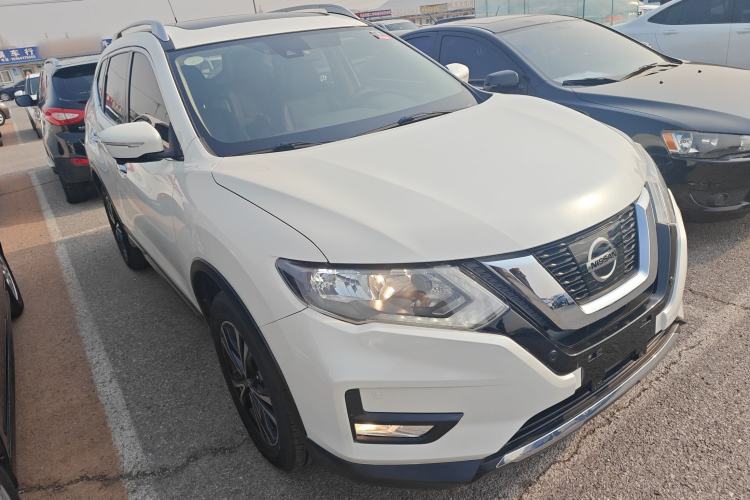 Used Nissan X-Trail 2019 2.5L CVT Smart Connect Luxury Edition 4WD Front Right 45 Deg