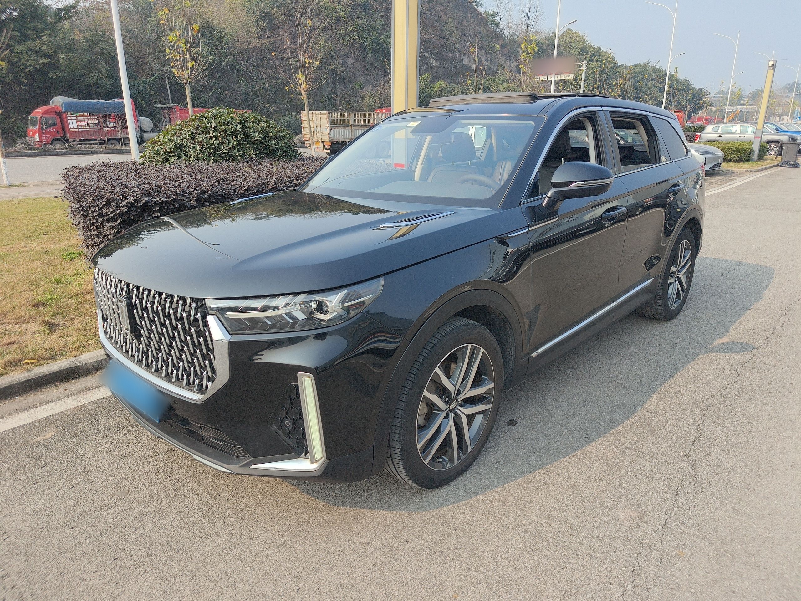 تحت مقدمة السيارة