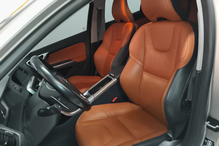 Used Volvo V60 2015 T5 Zhiya Edition
