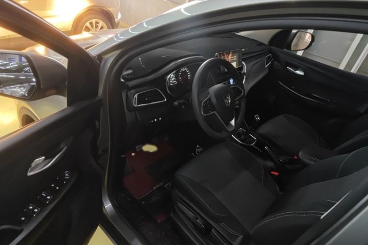 Used Baojun 730 2019 1.5L Manual Fashion Model 7-seater China VI