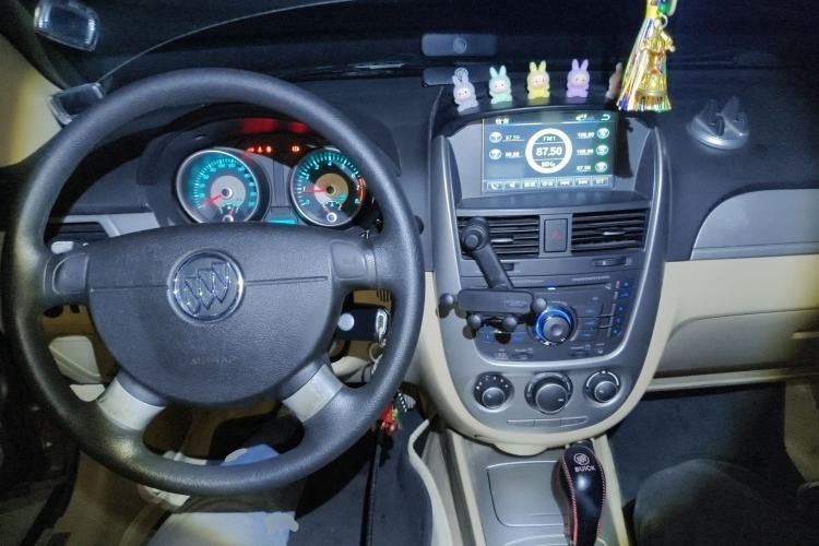 Used Buick Excelle 2013 1.5L Automatic Classic Model Center Console