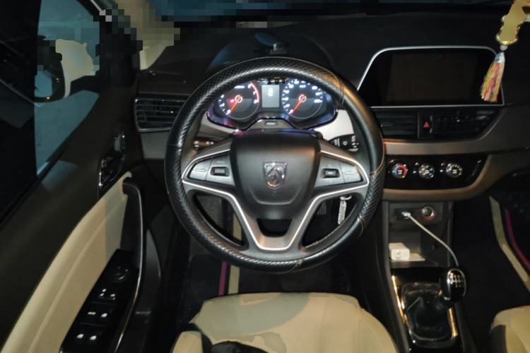 Used Baojun 310W 2017 1.5L Manual Fashion Edition China VI Steering Wheel
