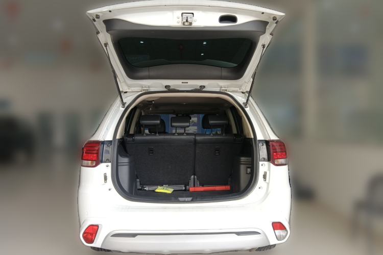 Used Mitsubishi Outlander 2021 Revised Version 2.0L Two-Wheel Drive Enjoyment Edition 5 Seats Trunk