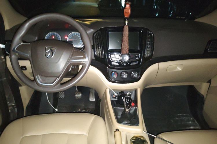 Used Baojun 730 2014 1.5L manual Comfort version 7 seats
