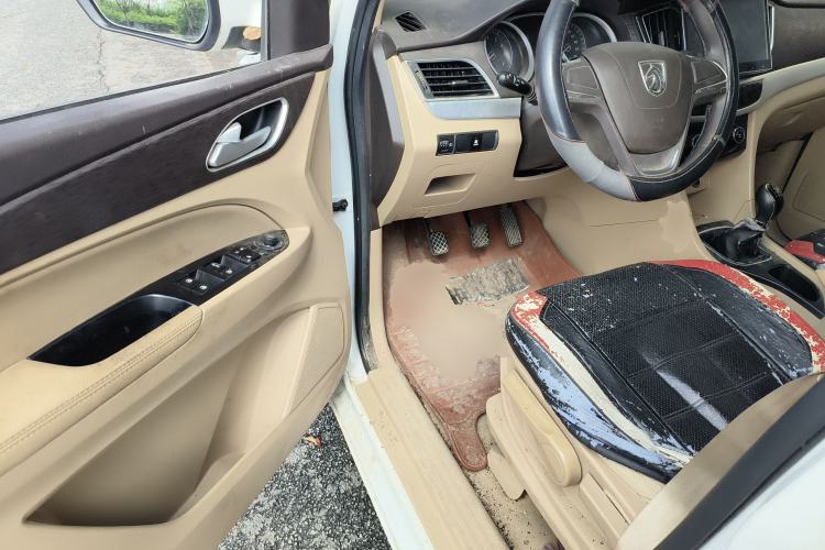 Used Baojun 730 2016 Revised 1.5L Manual Standard Version 7 Seats China V Emission Standard Driver Seat