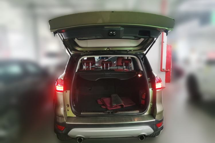 Used Ford Kuga 2013 1.6L GTDi Two-Wheel-Drive Trend Model Trunk