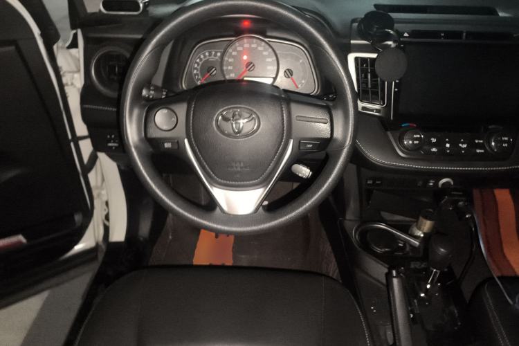 Used Toyota RAV4 2019 2.0L CVT Two-Wheel Drive Pioneer Edition China VI Standard