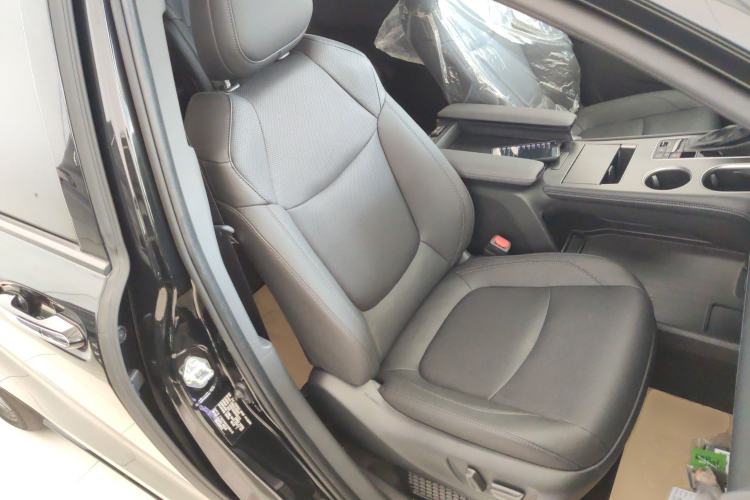 Used Toyota Sienna 2026 Model 2.5L Dual-Engine Four-Wheel-Drive Prestige Edition
