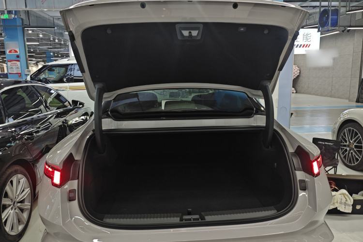 Used Lynk & Co Lynk & Co 10 EM-P 2025 Facelifted Model 240 All-Wheel Drive Ultra—Sport Edition
