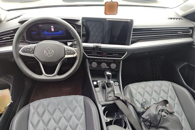 Used Volkswagen Sagitar 2023 300TSI DSG Excellence Edition Center Console