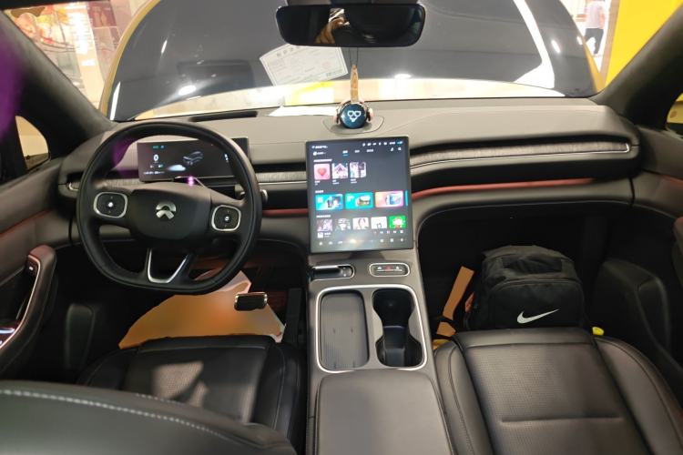 Used Nio ES6 2023 75 kWh Center Console