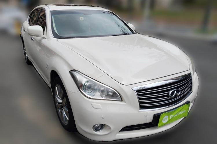 Used Infiniti Q70 2013 Q70L 2.5L Comfort Edition Front Right 45 Deg