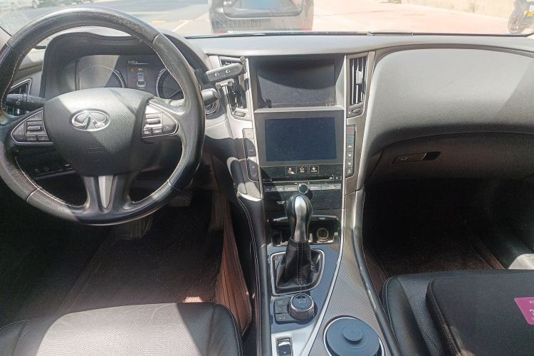 Used Infiniti Q50L 2016 2.0T Comfort Edition Center Console
