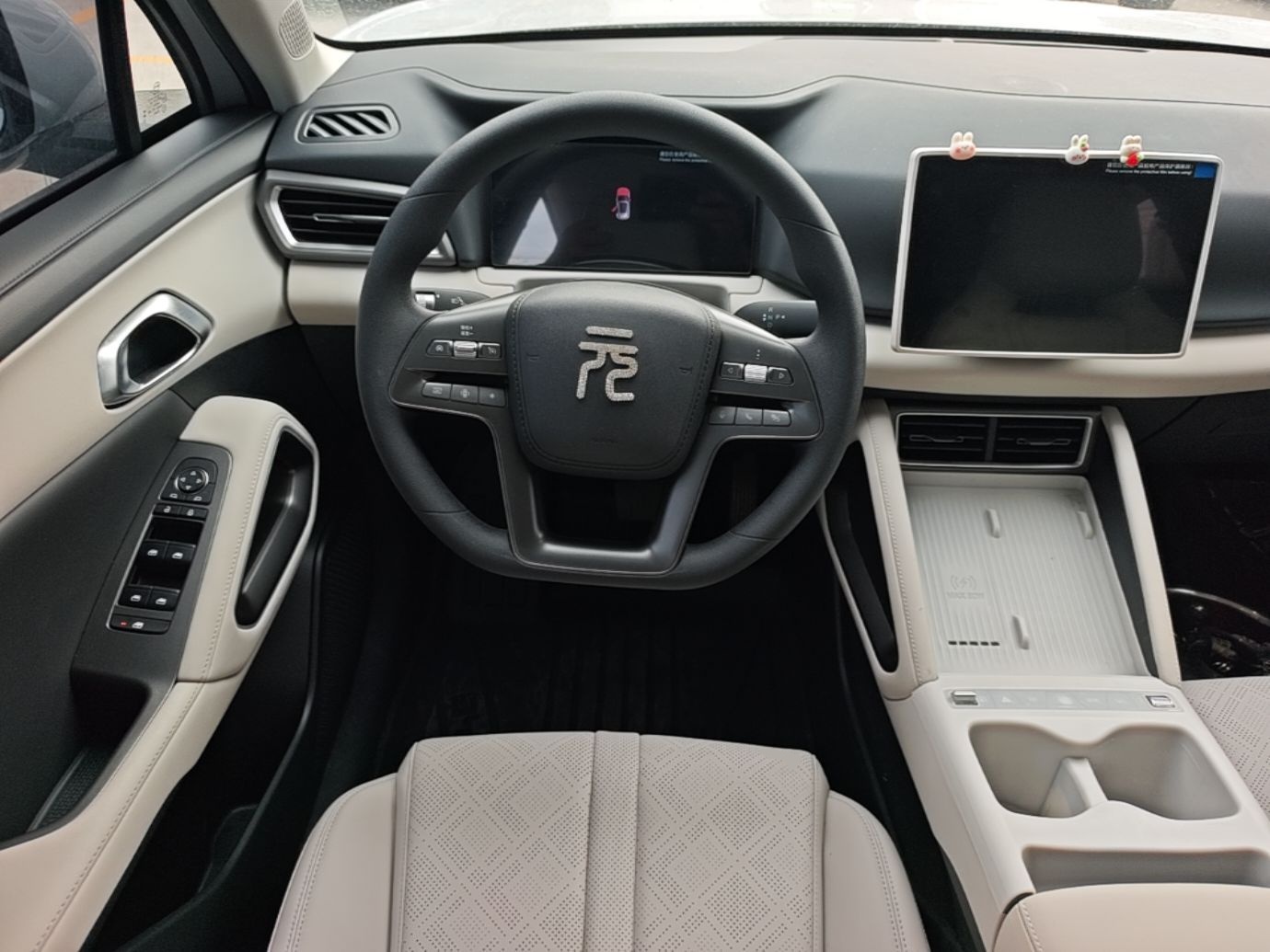 BYD Yuan UP 2025 Model 301KM Leading Version — снимка 13