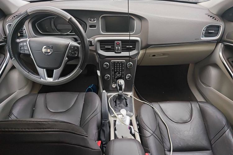 Used Volvo V40 2013 2.0T Zhiya Edition