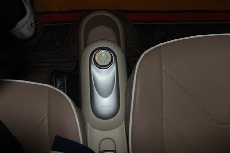 Used Wuling Hongguang MINIEV 2025 Four-Door Version Zhenxiang+ Edition Gear Lever