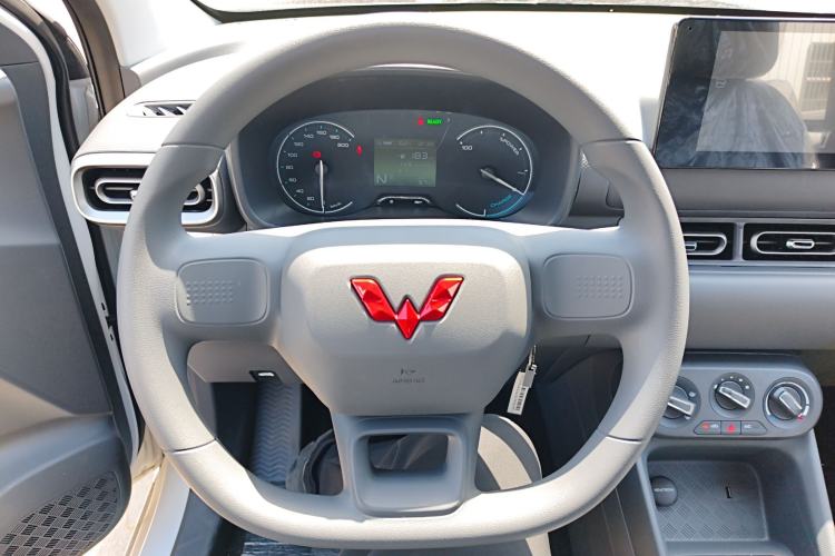 Used Wuling Hongguang New Energy 2024 All-Electric Model 300KM Standard Version Steering Wheel
