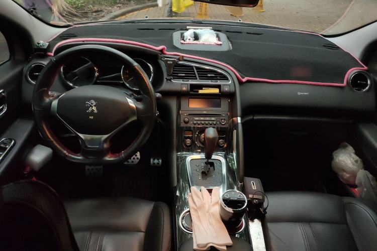 Used Peugeot 3008 2015 2.0L Automatic Trend Edition Center Console