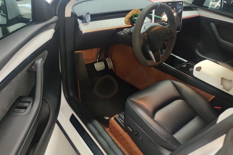 Used Tesla Model Y 2024 Long-Range All-Wheel-Drive Version
