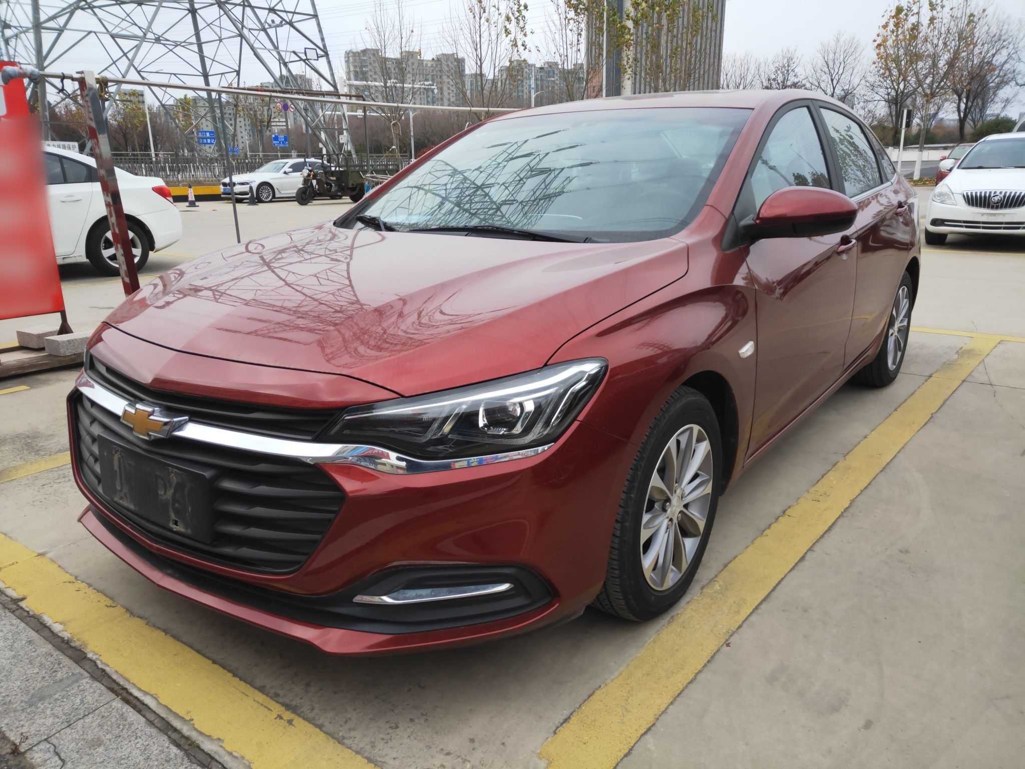 Под передней частью автомобиля