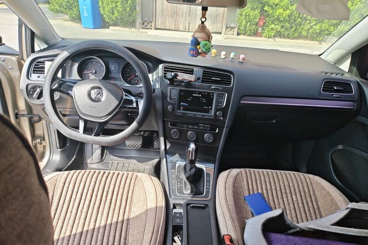 Used Volkswagen Golf 2017 1.6L Automatic Comfort Million-Vehicle Anniversary Edition
