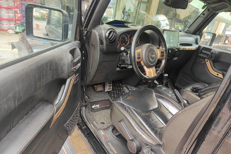 Used Jeep Wrangler 2013 3.6L Sahara Four-Door Edition Driver Seat