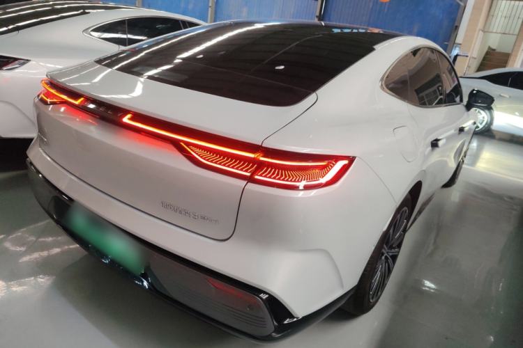 Used Geely Galaxy 8 2025 130km EM-i Flagship Edition Rear Right 45 Deg