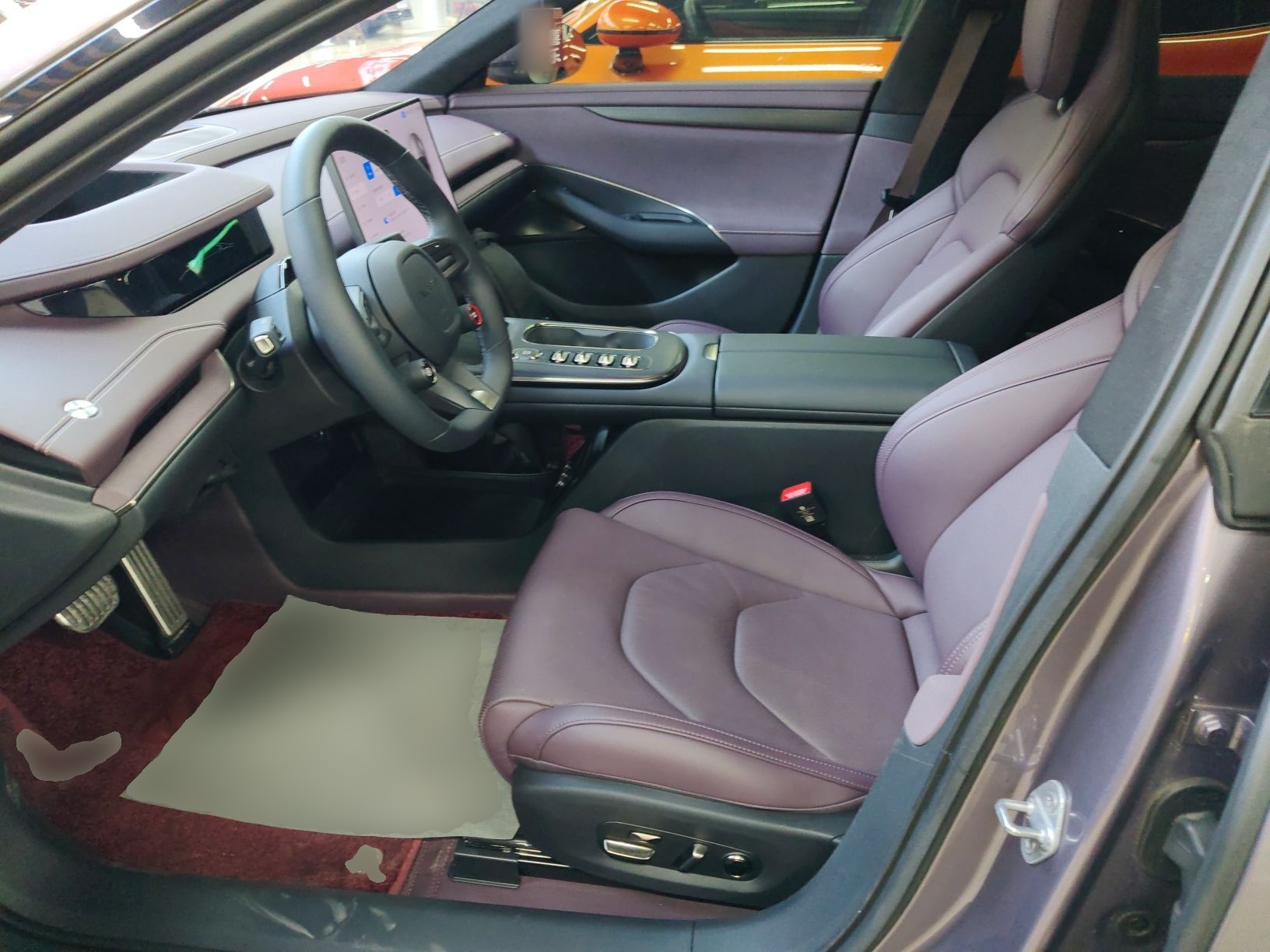 المقاعد الأمامية داخل السيارة