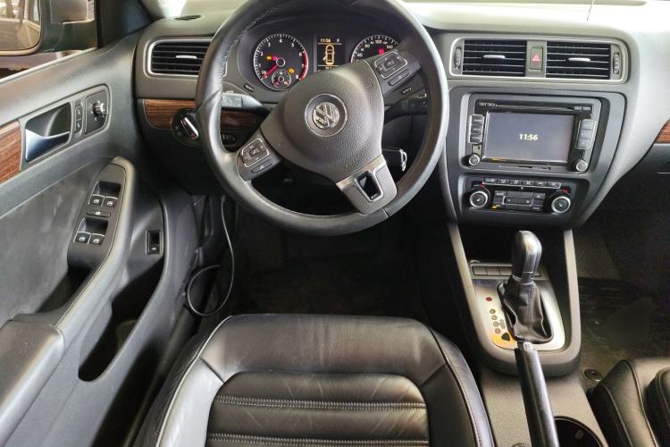 Used Volkswagen Sagitar 2012 1.8TSI Automatic Flagship Edition Steering Wheel