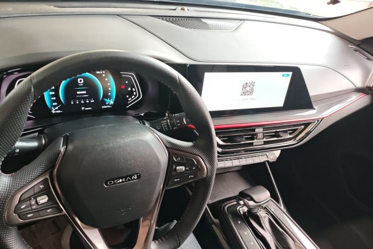 Used CHANGAN OSHAN X5 2021 1.6L CVT Luxury Model Center Console