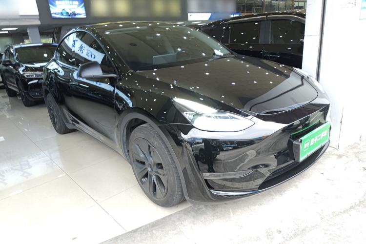 Used Tesla Model Y 2023 Long-Range All-Wheel-Drive Version Front Right 45 Deg