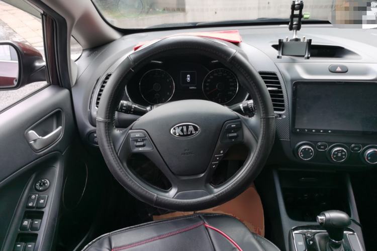 Used Kia K3 2016 1.6L Automatic GLS Steering Wheel