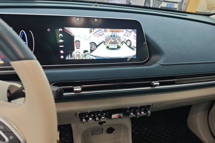 Used ORA Good Cat 2021 400km Standard Range Venus Edition Lithium Iron Phosphate Center Console