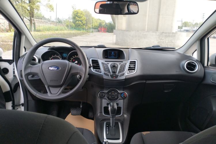 Used Ford Fiesta 2013 Hatchback 1.5L Automatic Fashion Edition Center Console