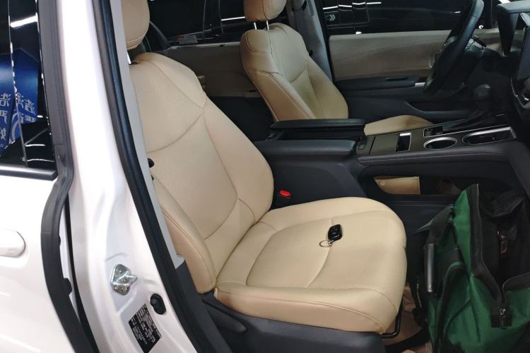 Used Toyota SIENNA 2024 2.5L Hybrid Comfort Edition Right Front Seat