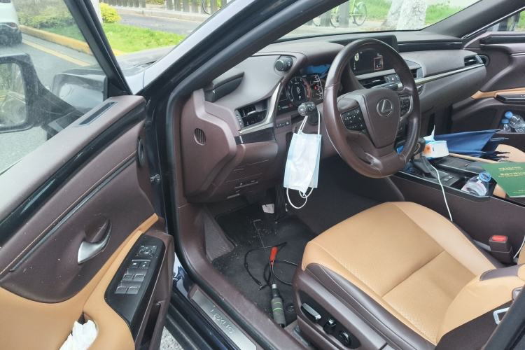 Used Lexus ES 2020 300h Premier Edition