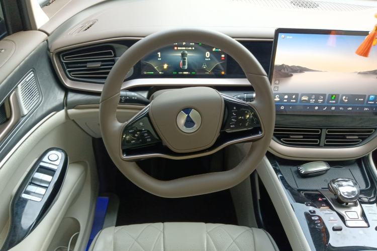 Used Denza D9 2022 DM-i 1040 Prestige Model
