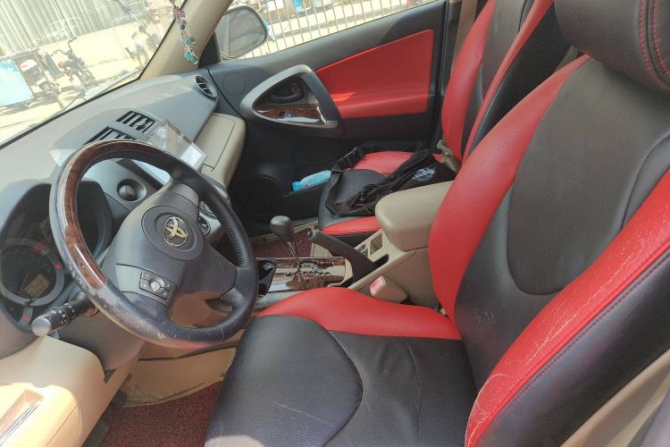 Used Toyota RAV4 2012 Luxurious Edition 2.0L Automatic All-Wheel Drive