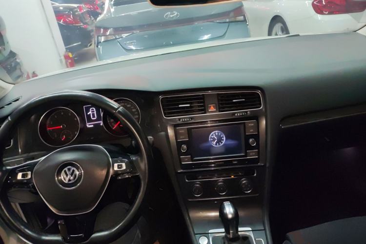 Used Volkswagen Golf 2018 230TSI Automatic Luxury Version
